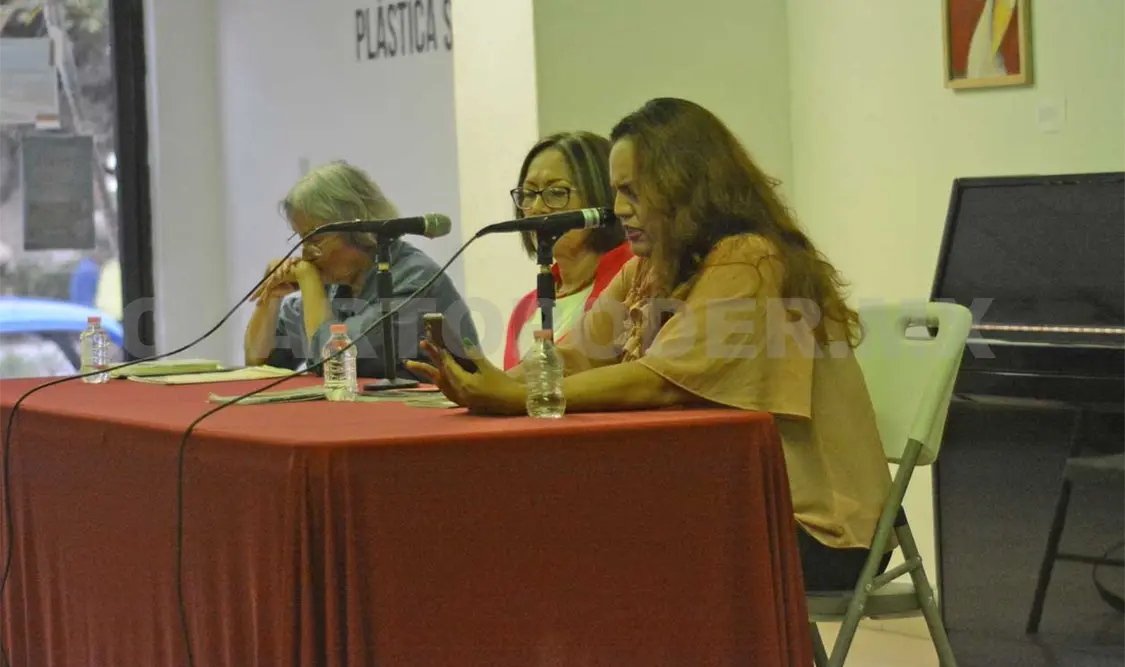 Las escritoras que participaron en el recital. Darwin Mendoza