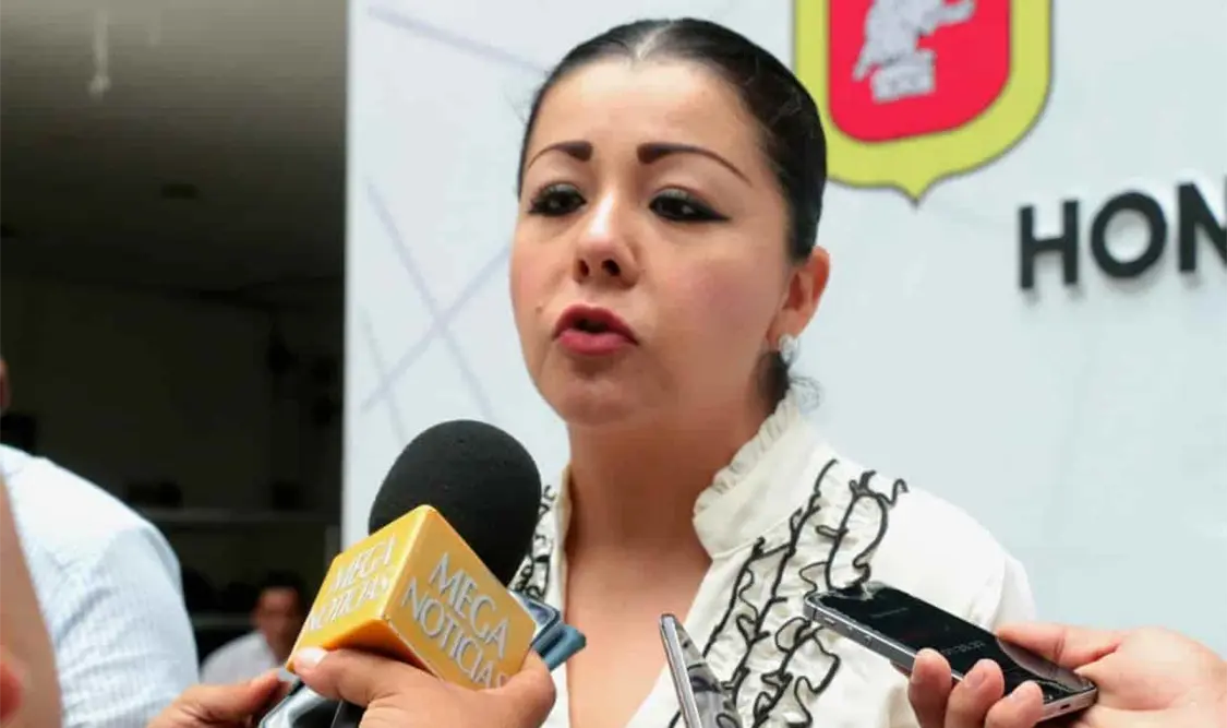 El Ayuntamiento atiende el tema del alumbrado público responsablemente: Karla Burguete. CP