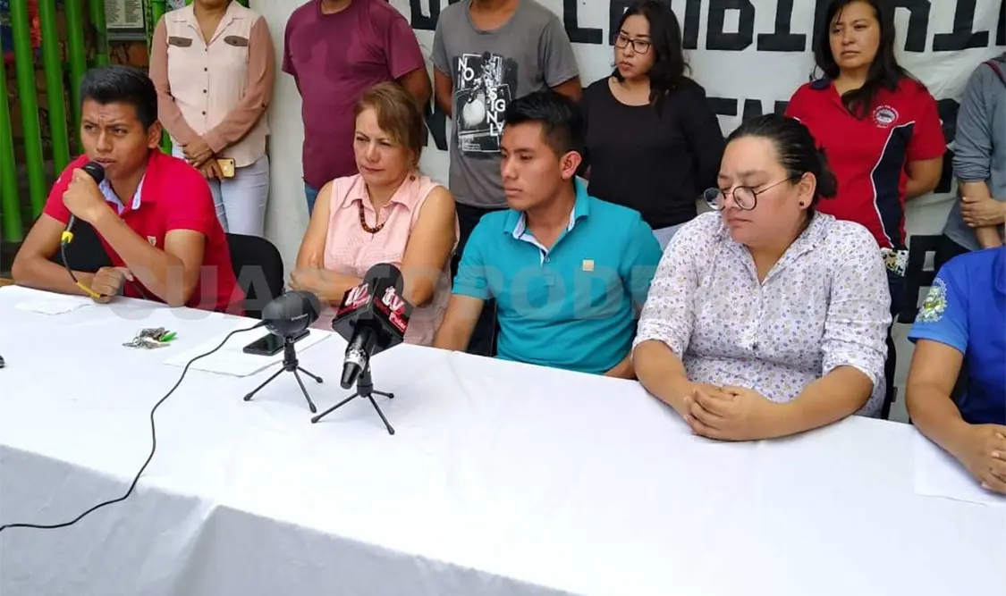 Normalistas piden pago de salarios para maestros
