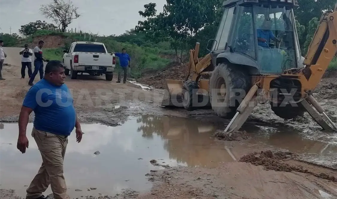 Rehabilitan caminos afectados por lluvias