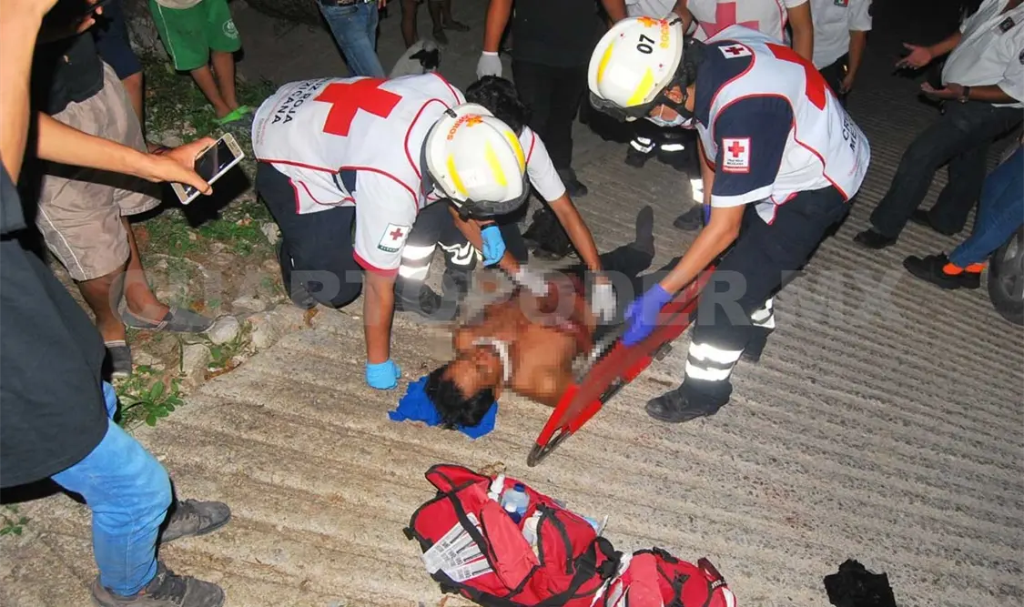 Hombre es macheteado durante riña callejera