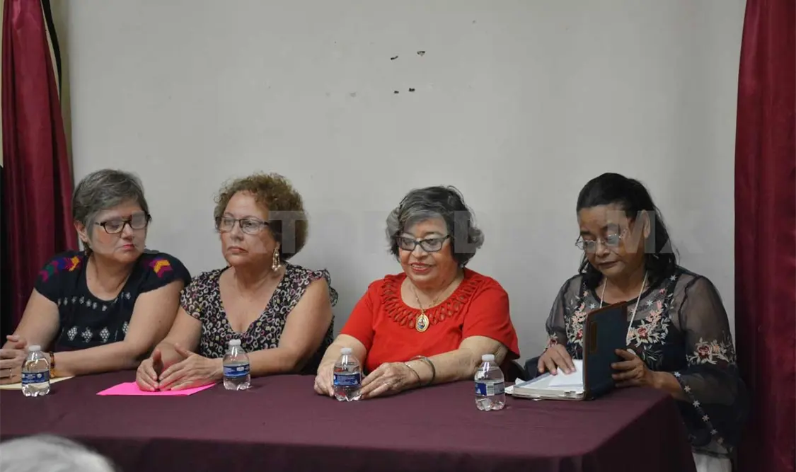 Reconocen labor de Gloria Pinto