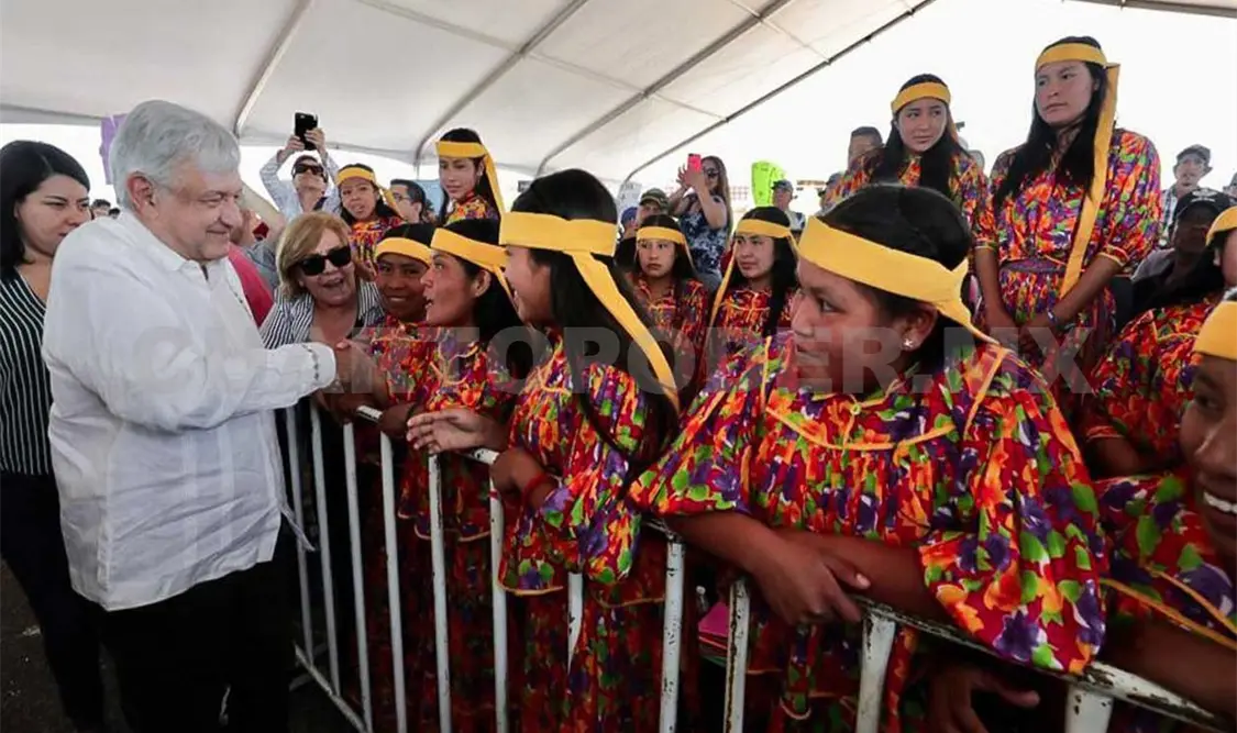 Indígenas tarahumaras pidieron a Obrador atender la Sierra. Presidencia