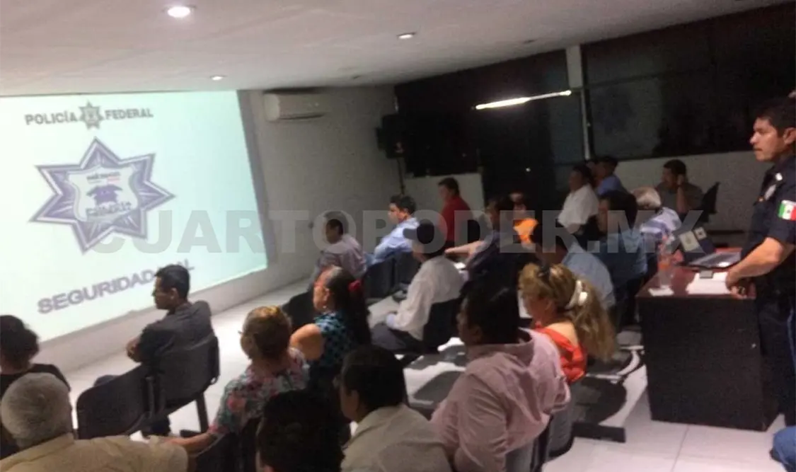 El curso busca priorizar el manejo a la defensiva tanto en lo laboral como fuera del mismo. Ramón García / CP