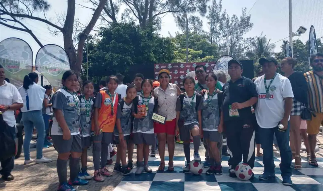 La representación femenil se quedó a un juego de poder obtener el pase a la fase nacional. Cortesía