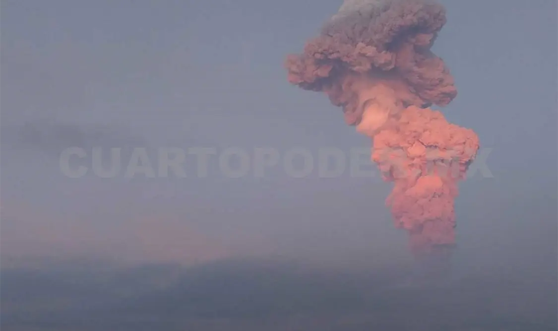 Popocatépetl lanza fumarola