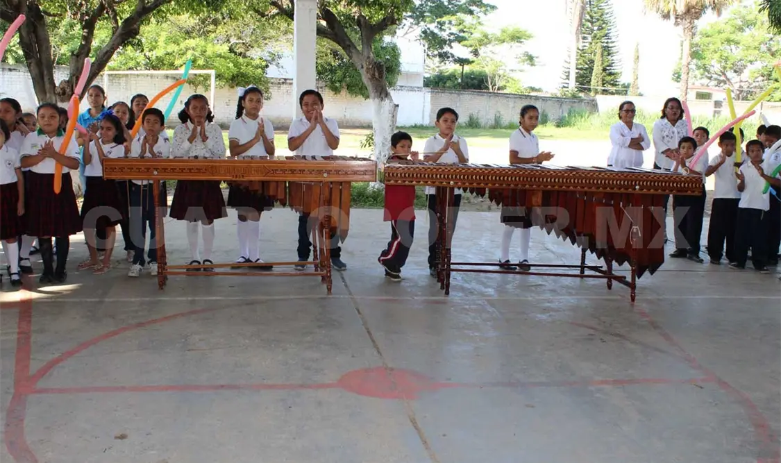 Apoya edil con rehabilitación de marimba a alumnos