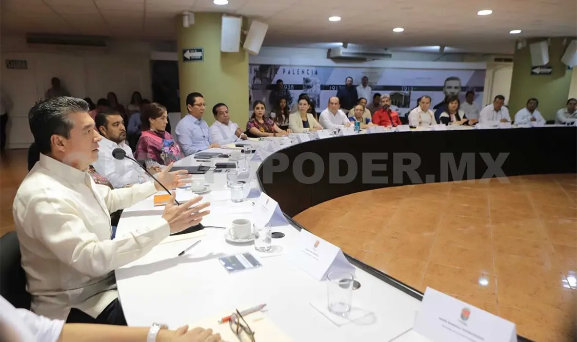 Gobernador exige a su gabinete congruencia