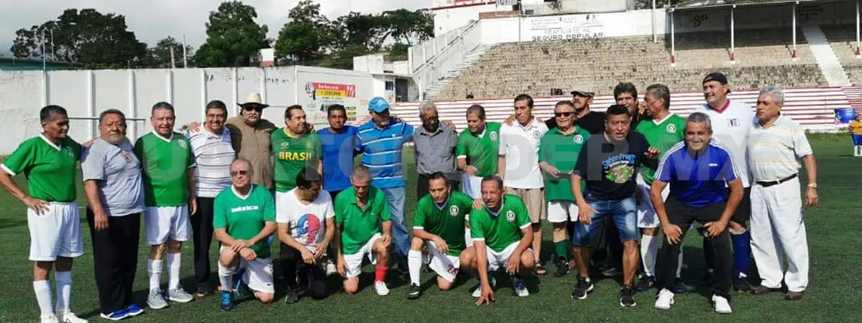 Municipales y sanroqueños en cascarita festiva