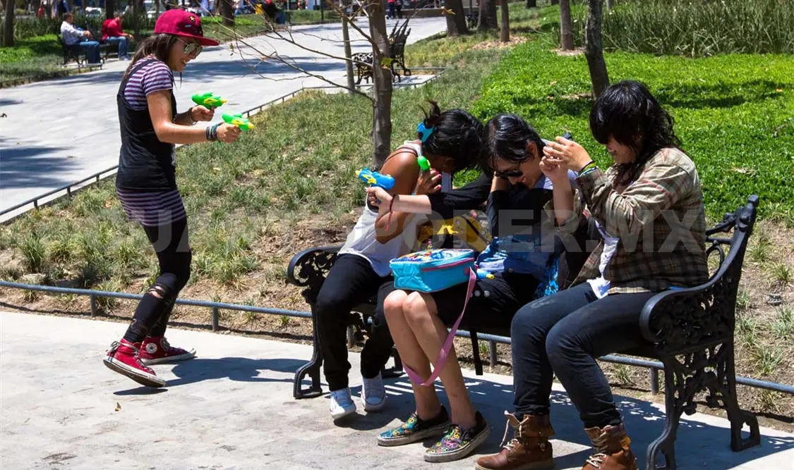 México es “productor de ninis y niños”: SEP