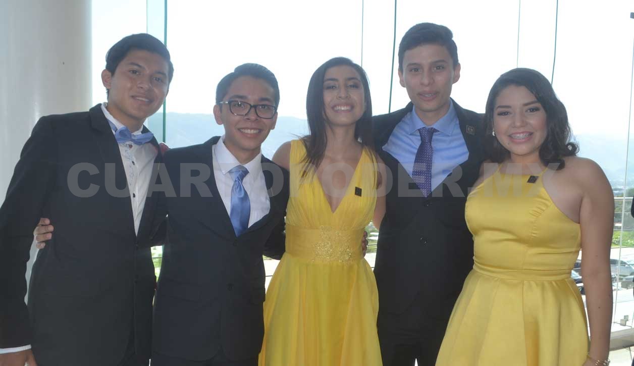 Se graduaron de la preparatoria