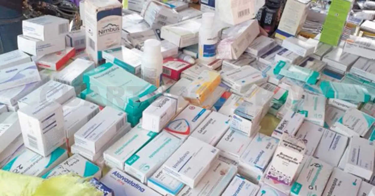 Decomisan en tianguis medicinas de gobierno