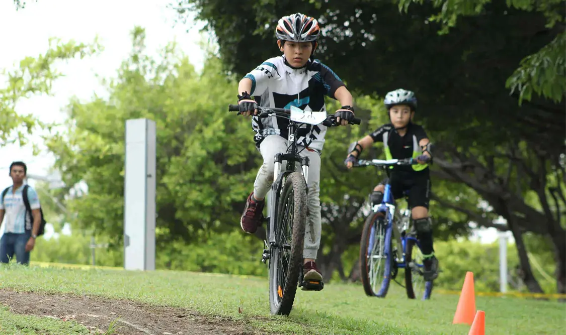 Adecuado de manera específica para la práctica, el parque tuxtleco vivió un recorrido ciclista muy extremo. Cortesía