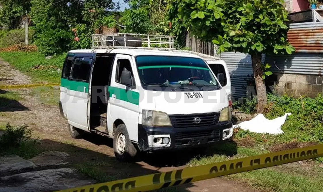Colectivo aplasta y mata a mecánico