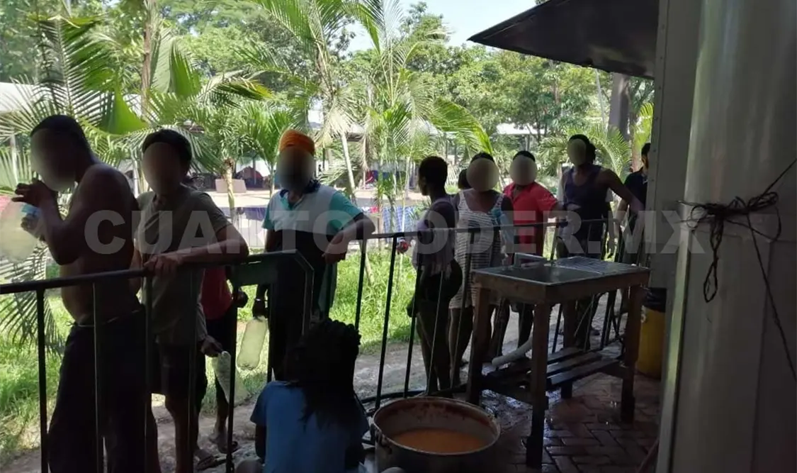 Trasladan a migrantes a Estación Siglo XXI