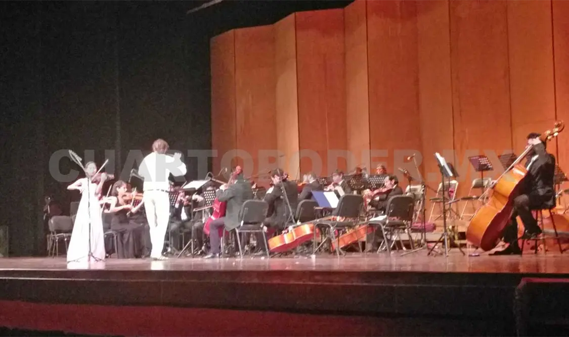 Mariana Navarro en la última interpretación de la noche. Darwin Mendoza