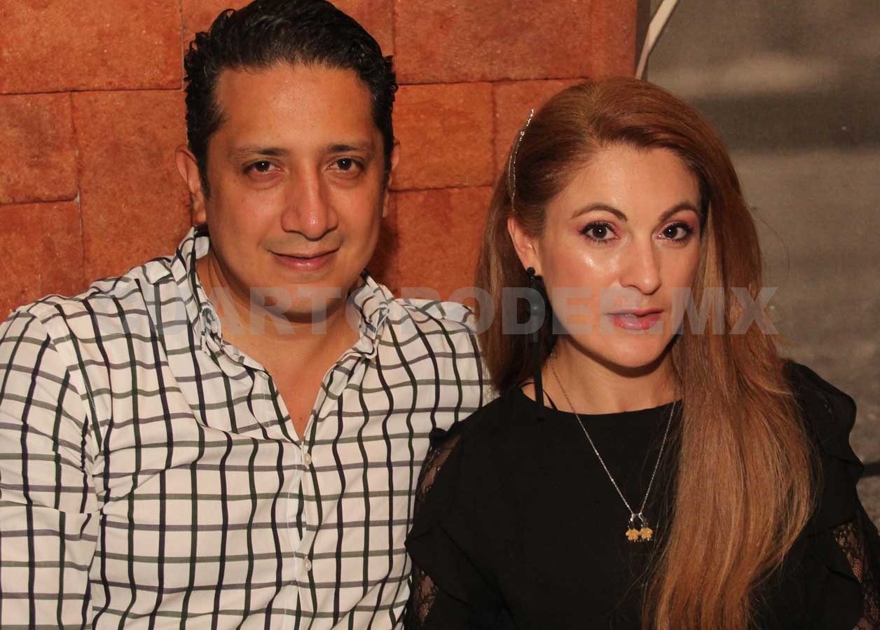 Caminaron juntos al altar