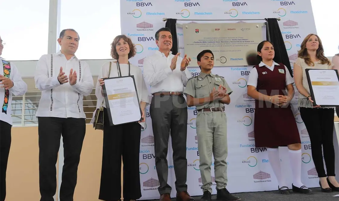Encabeza Rutilio Escandón inauguración de Secundaria