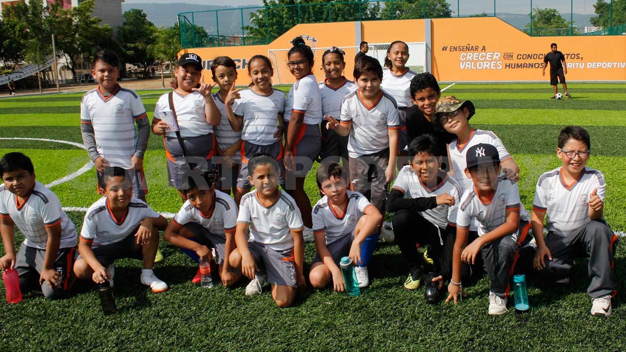 Inauguran cancha de futbol