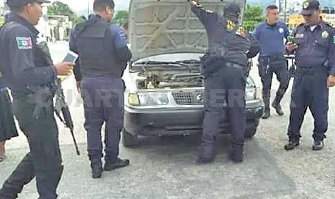 Recuperan Tsuru robado y detienen al conductor