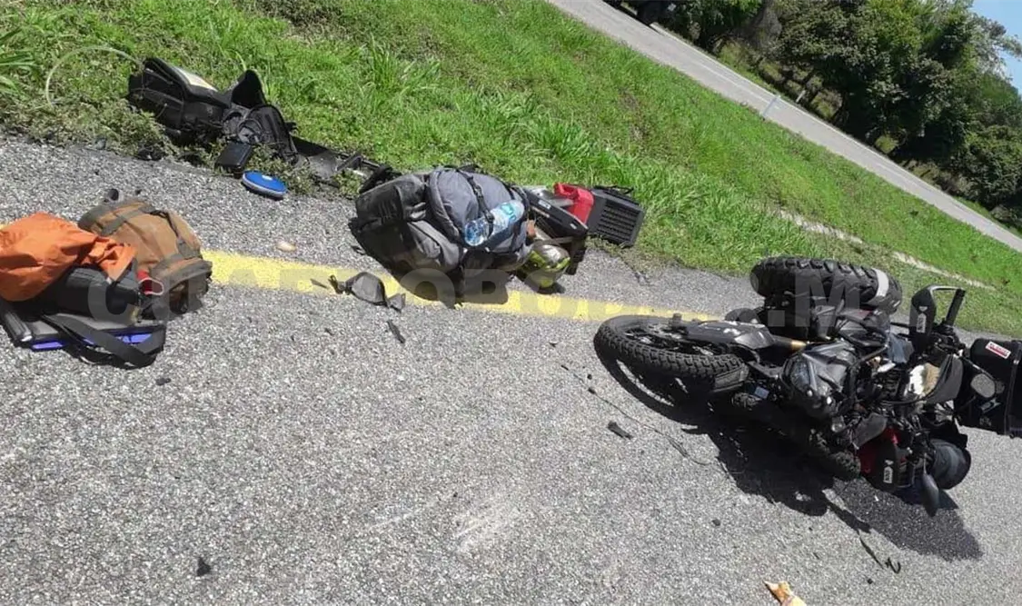 Motociclista suizo queda lesionado en percance