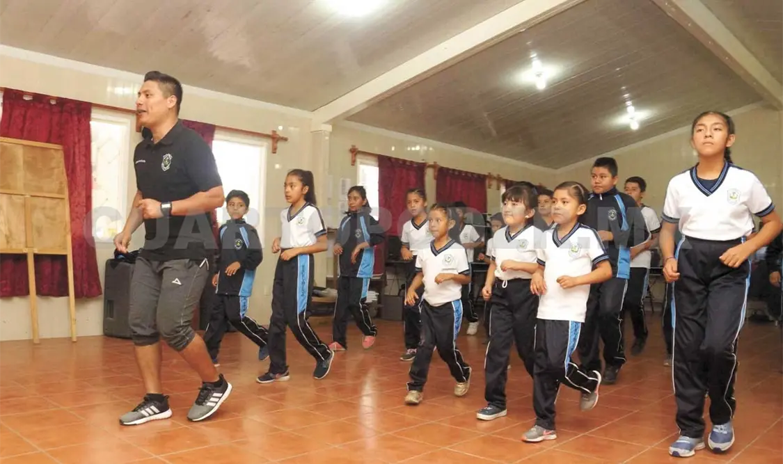 Al ritmo de cumbia, también se aprende