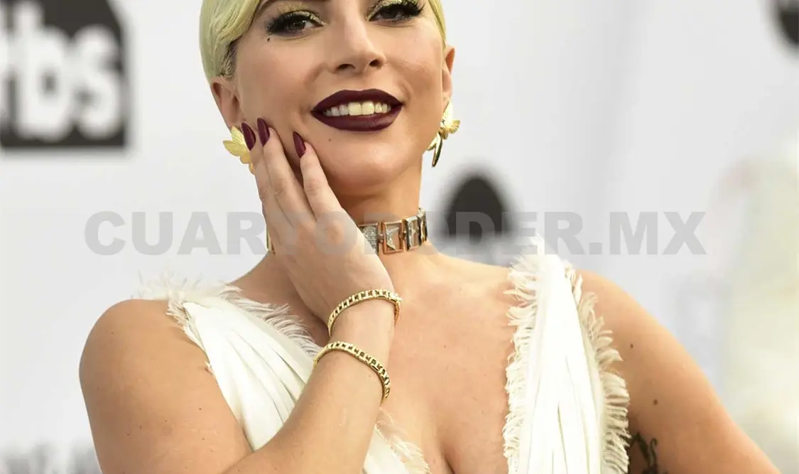 Gaga sorprende con emotivo discurso