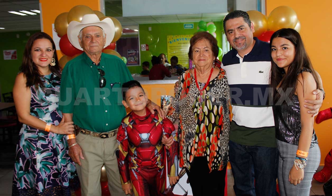 Héctor celebró junto a Iron Man
