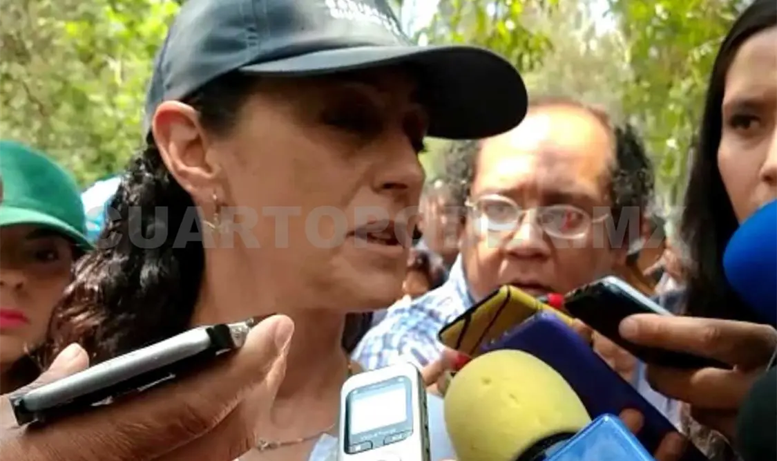 La jefa de Gobierno, Claudia Sheinbaum, acompañó a los familiares de la niña al Instituto Nacional de Pediatría, donde habló con los médicos. Agencias