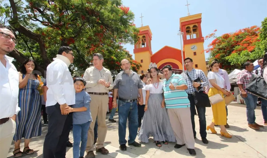 Carlos Morales, recorrió el parque junto a los habitantes y empresarios, en donde acordaron más apoyos para su óptimo funcionamiento. CP