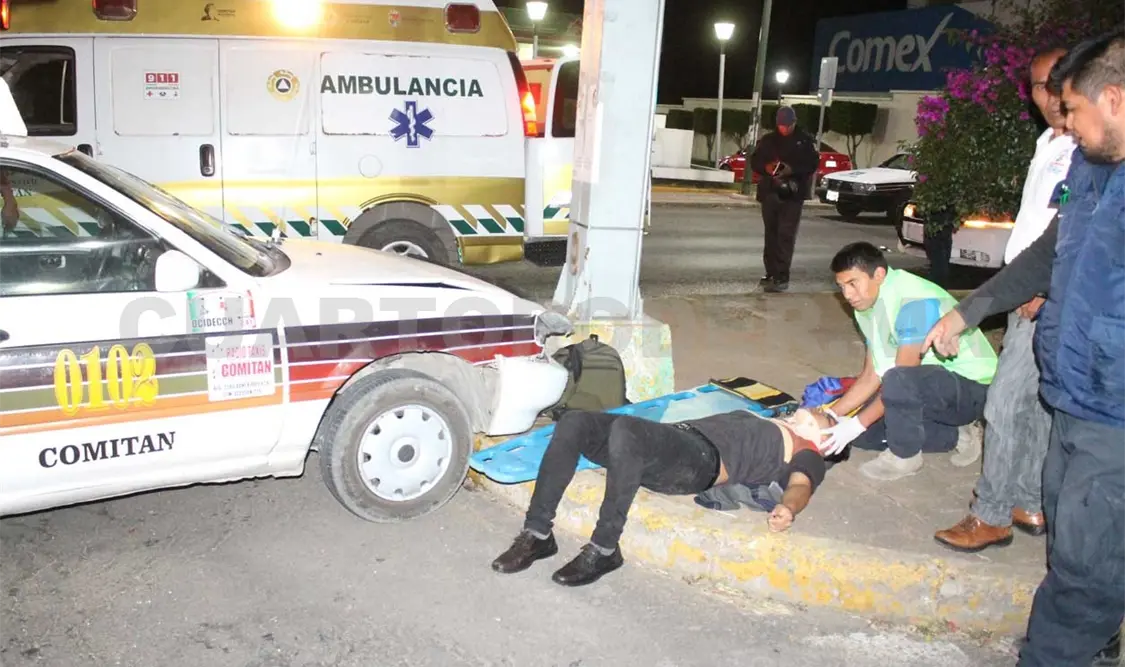Dos personas lesionadas en accidente automovilístico