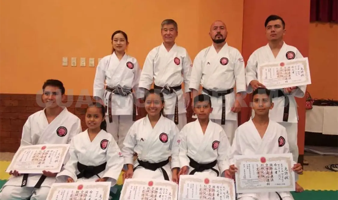 Karatecas logran grado de cinta negra