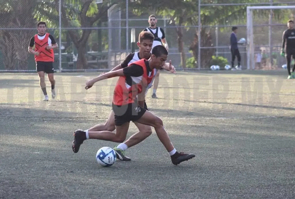Posteriormente algunos jugadores, entre ellos elementos de reserva y menores, se trasladaron al campo 2 de Futbol 7 de Caña Hueca. Cortesía