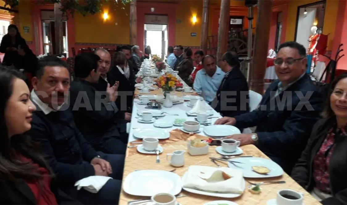 Se reúnen abogados para celebrar su día