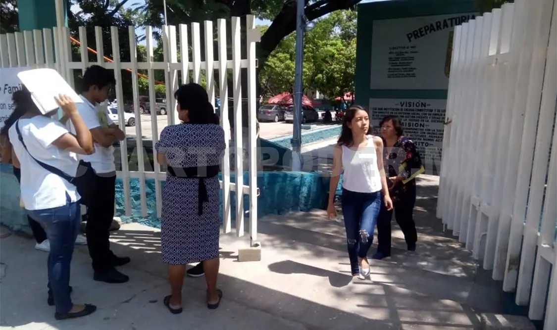 Alumnos en la incertidumbre por inscripción