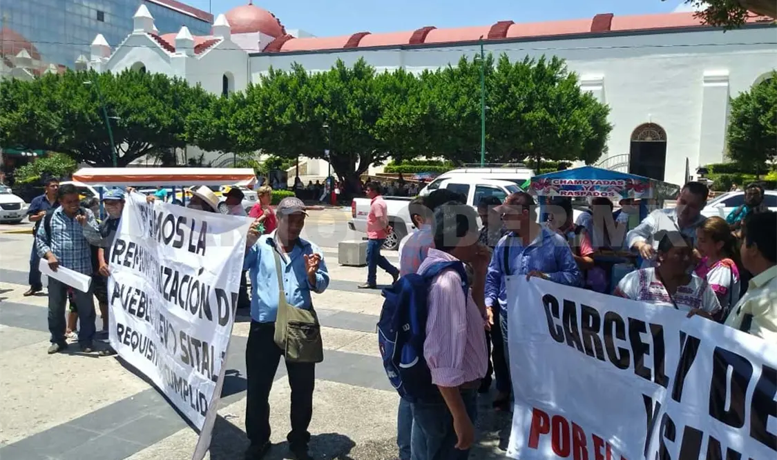 Exmunícipes exigen salida de alcaldesa