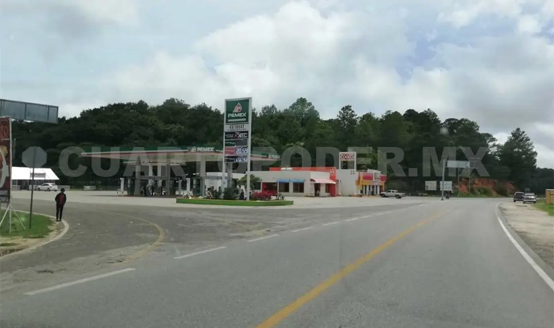 Realizan bloqueo y boteo en El Carmelito