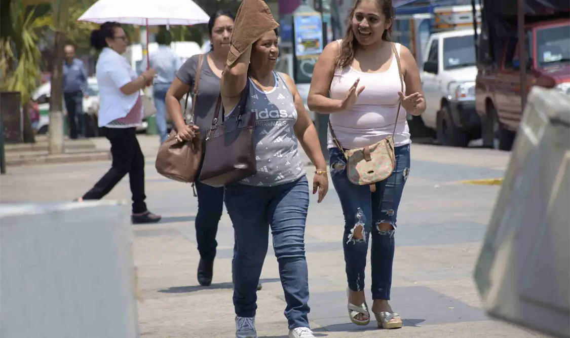 La secretaria de Protección Civil dijo que es importante evitar consumir alimentos en la calle. Guillermo Ramos / CP