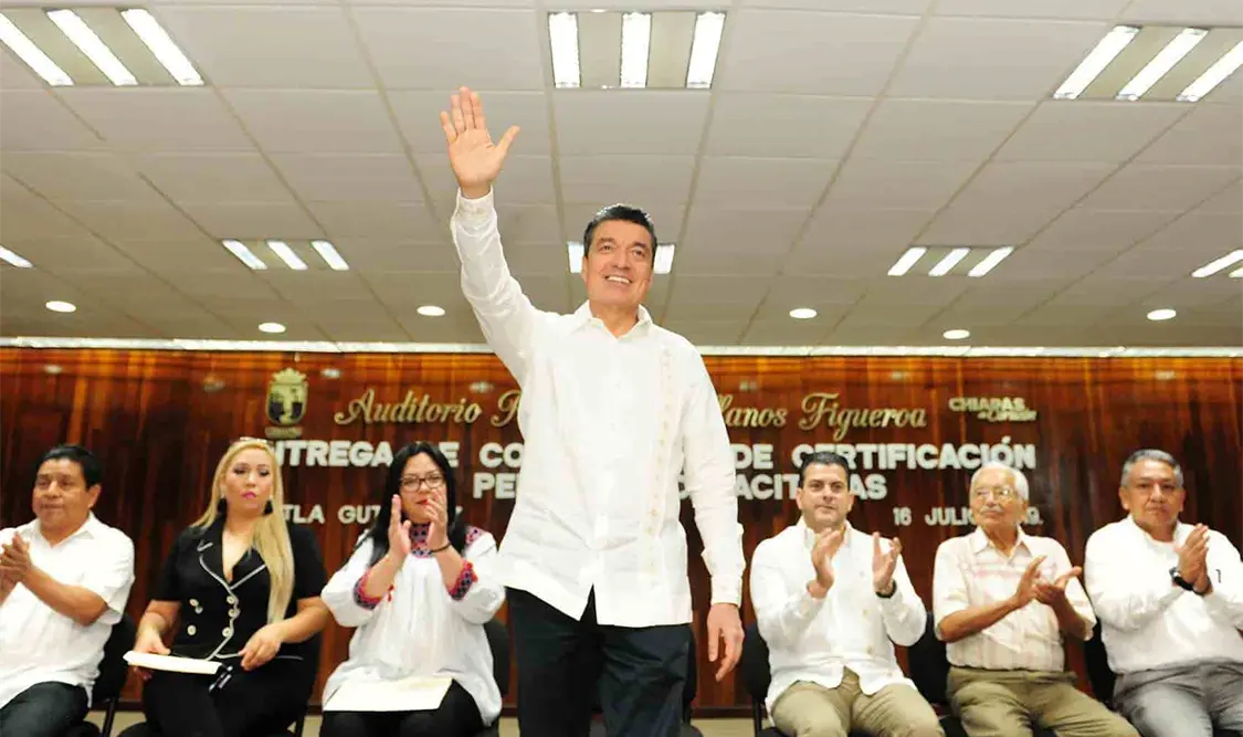 Escandón subrayó la firme convicción de su gobierno de seguir impulsando acciones que fortalezcan la competitividad laboral. CP