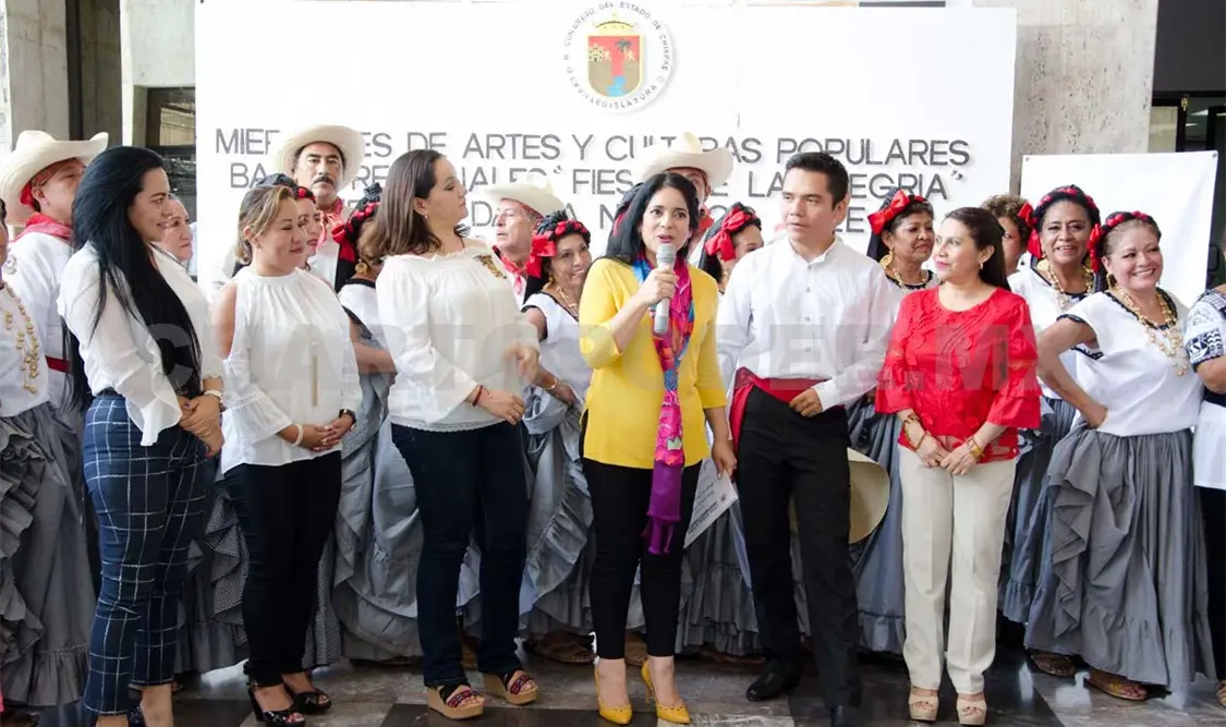 Realizan presentación de grupo de dancístico