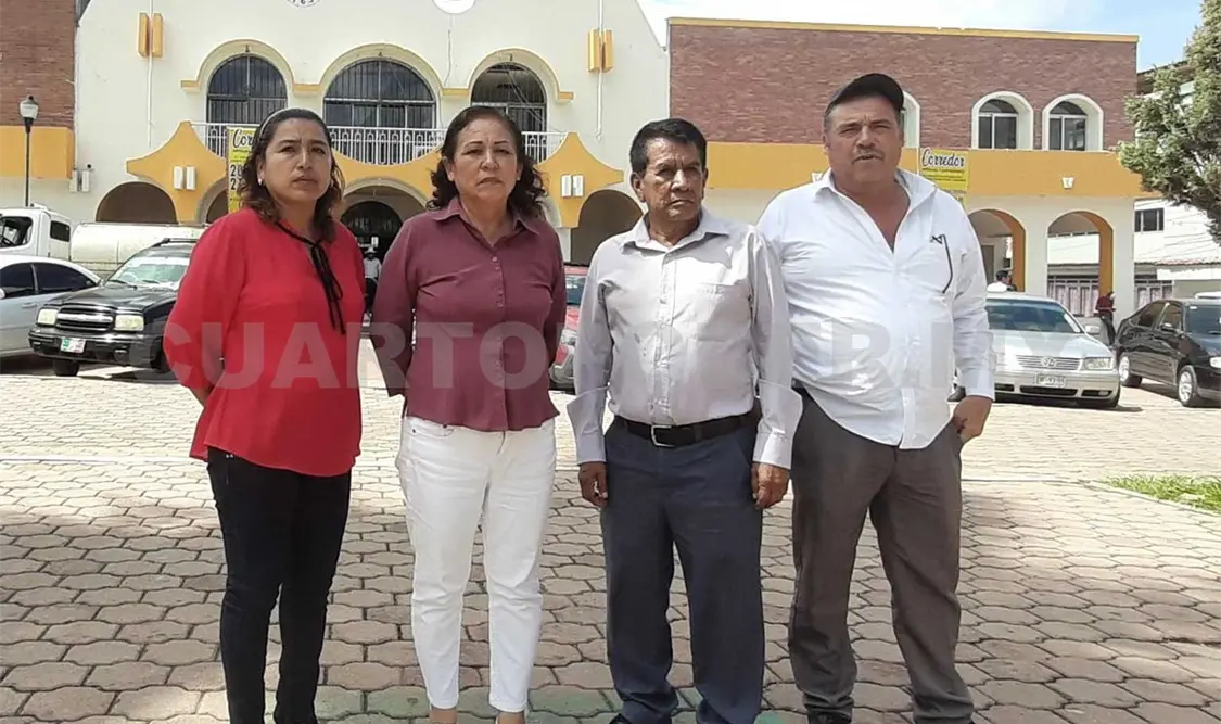 Regidores dan atención ciudadana en los pasillos