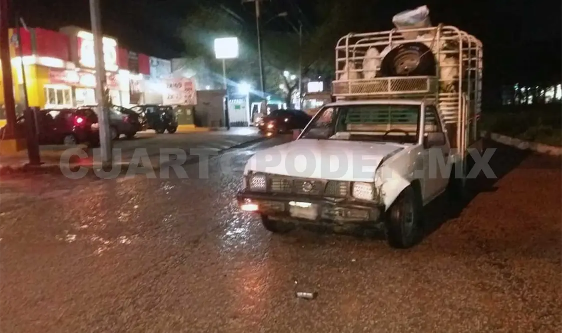 Fuerte choque entre un Aveo y Estaquita