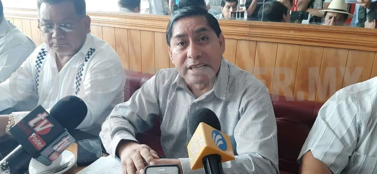 Denuncian presiones en cadenas de cambio por parte del líder de la Sección 7. Adolfo Abosaid / CP