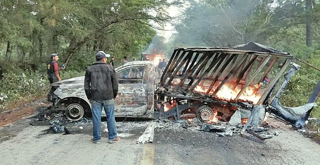 Miembros del FNLS bloquean carretera