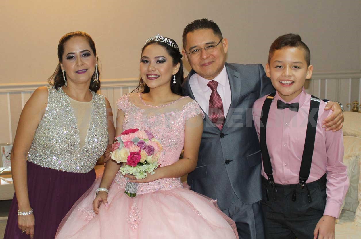 Valeria celebró sus XV años