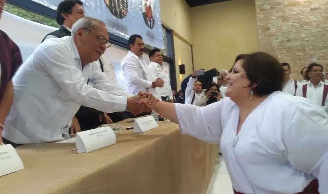 Claudia Velasco Zúñiga, secretaria general de la Sección 13 del STSNS, durante la toma de protesta de esta sección. Rodolfo Flores / CP