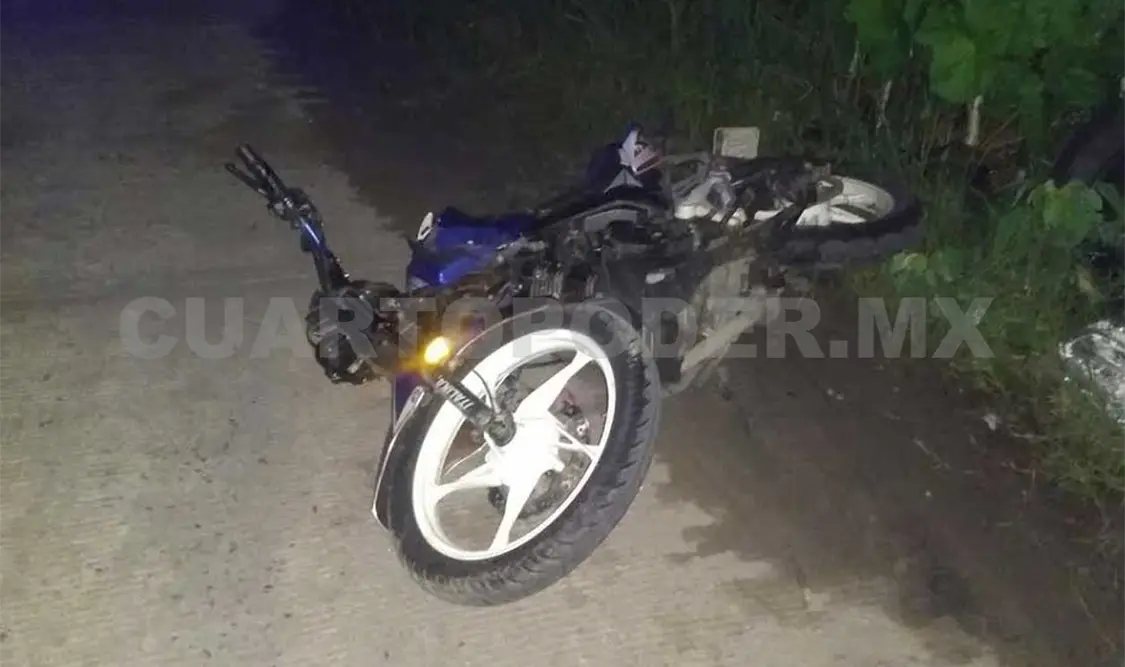 La colisión de los “caballos de aceros” provocó la movilización de autoridades; el sobreviviente fue llevado al hospital y las unidades a un corralón. Rafael Victorio / CP