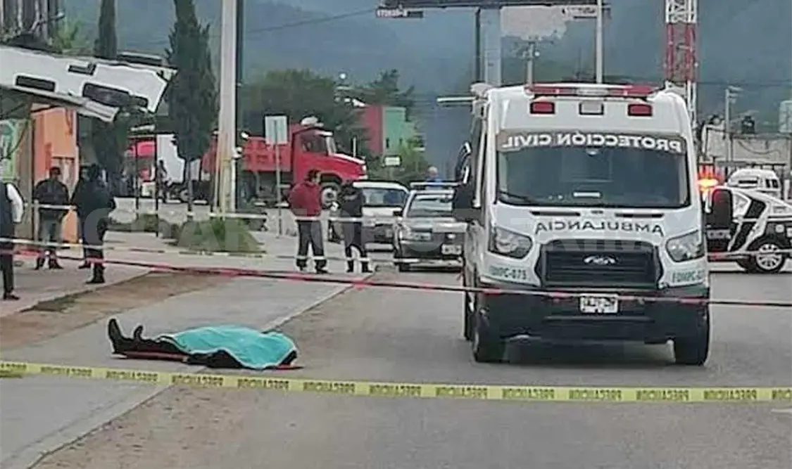El lamentable accidente donde perdió la vida el jovencito ocurrió en el bulevar Juan Sabines, en la ciudad de San Cristóbal, ayer a las seis de la mañana. CP