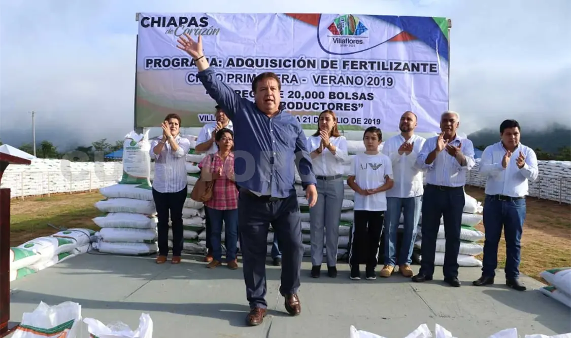 Entrega Mariano Rosales fertilizantes a productores