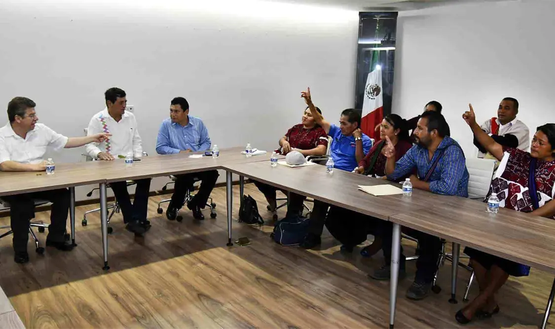 El secretario general de Gobierno, recibió al Concejo Municipal de Chalchihuitán y a los cuatro regidores tradicionales. CP